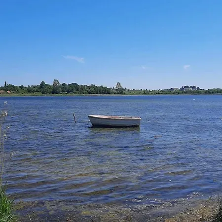 In A In Vaeggerlose Bøtø By